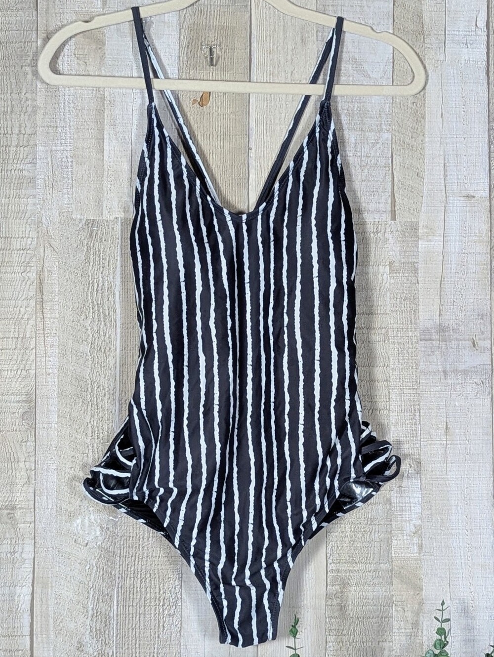 Cupshe Black & White Striped One Piece Swimsuit Lace-Up Sides Women's Large
